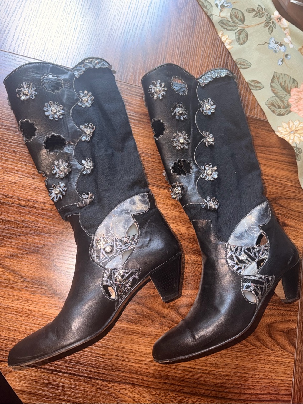 RARE Vintage 80s flower embellished mid calf cowgirl boots